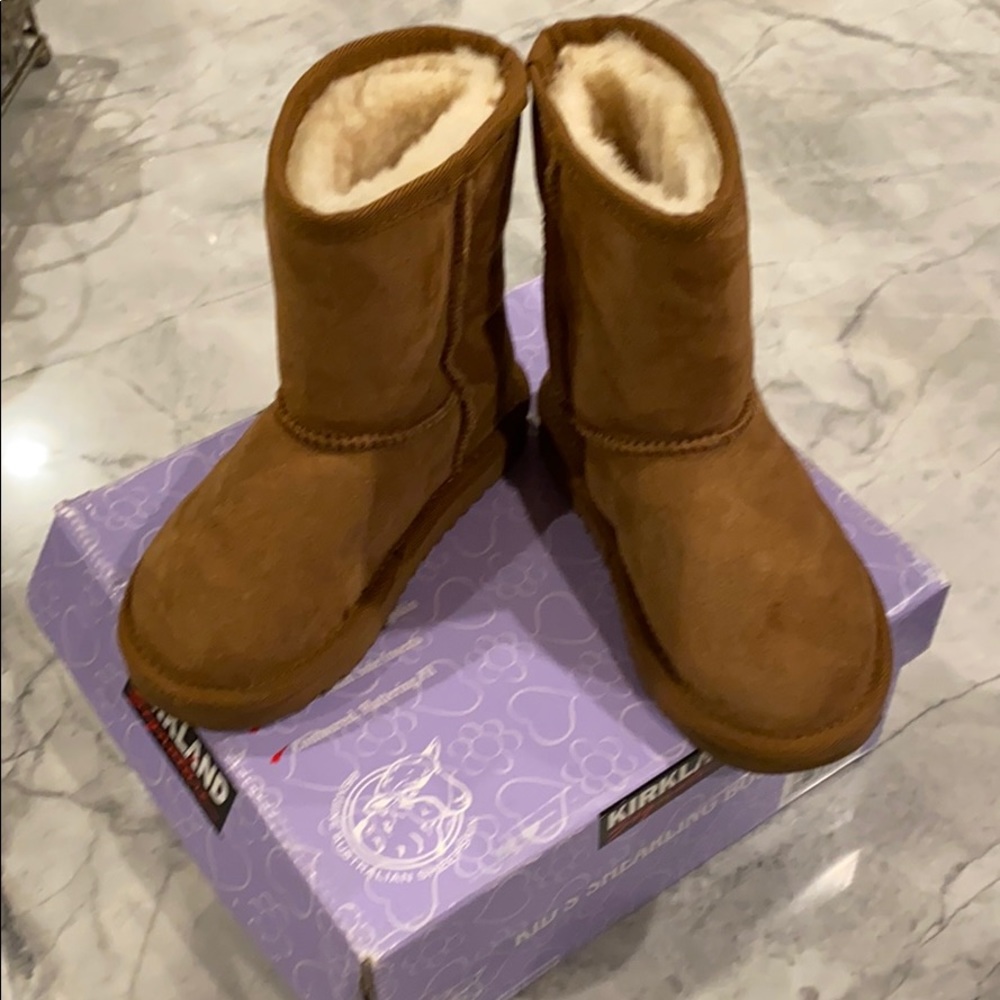 Kirkland Toddler shearling boot in size 11